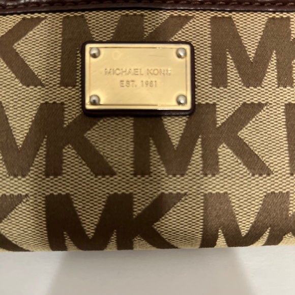 MICHAEL KORS MK Signature Jacquard Canvas with brown leather/ gold studs Wallet - Picture 3 of 16